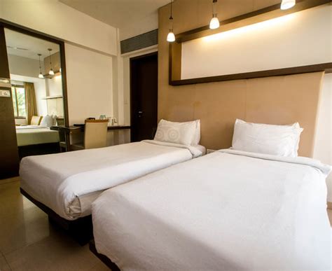 hotels near khar mumbai|hotels in khar west.